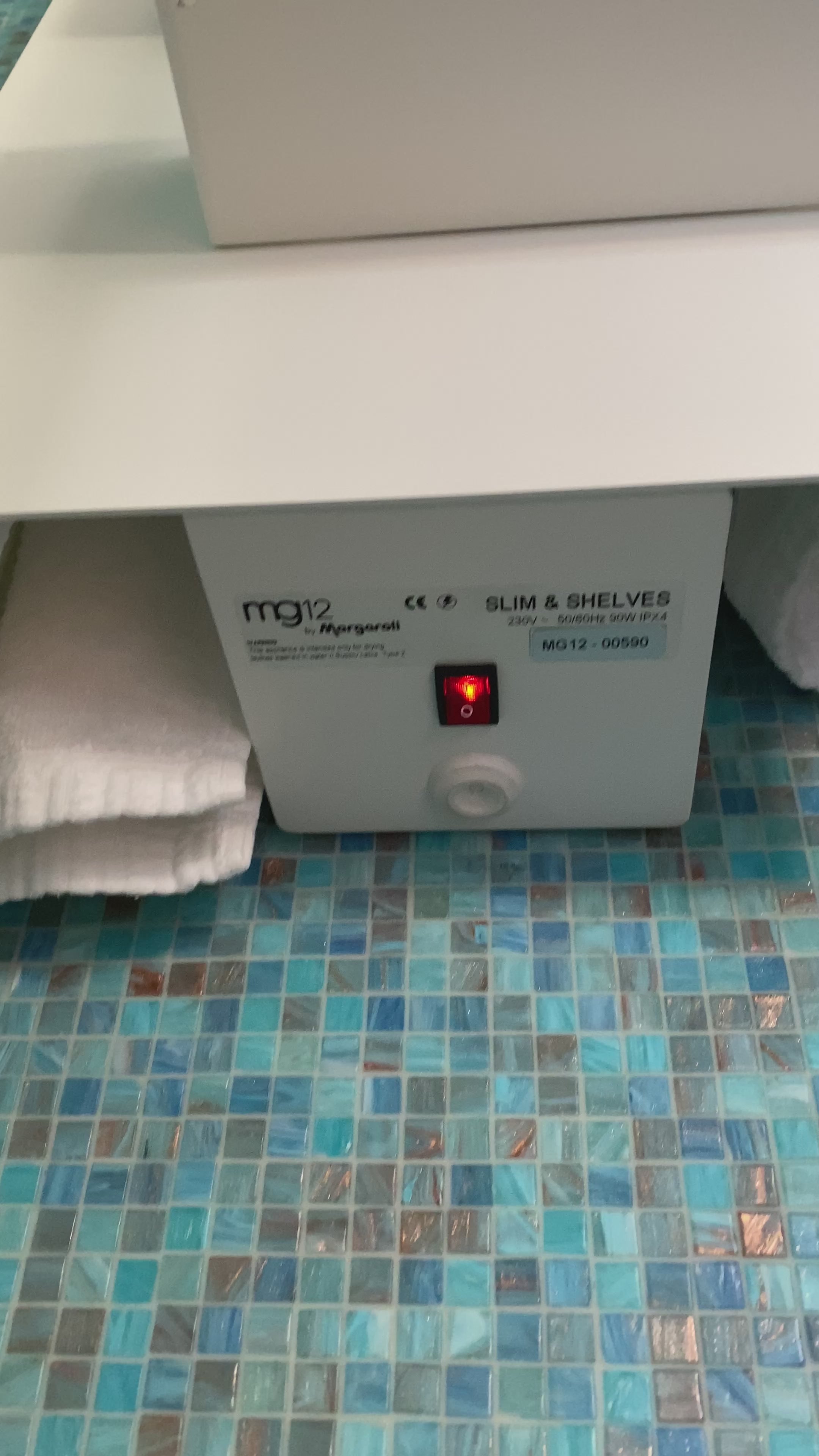 Mg12 Slim and Shelf Towel Warmer