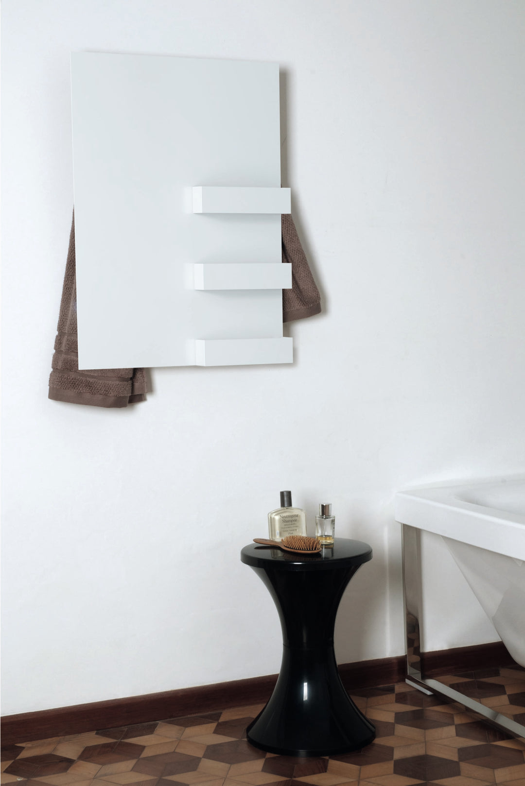MG12 Geometrici Rectangle and Shelf towel warmer in white - front view with shelves and a towel